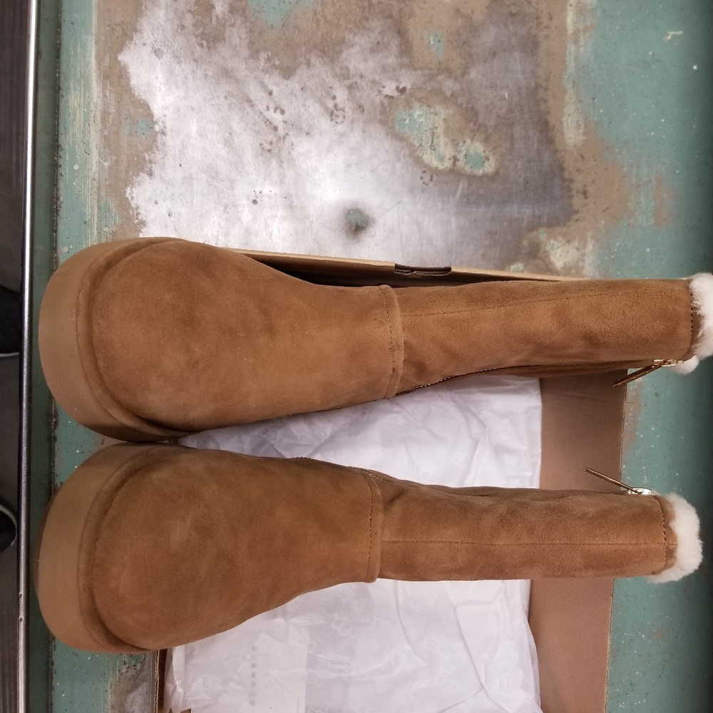 WOMEN'S UGG BOOTS SIZE 6